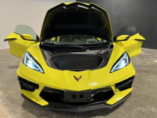 Photo 5 of 30 of 2021 Chevrolet Corvette Stingray w/3LT